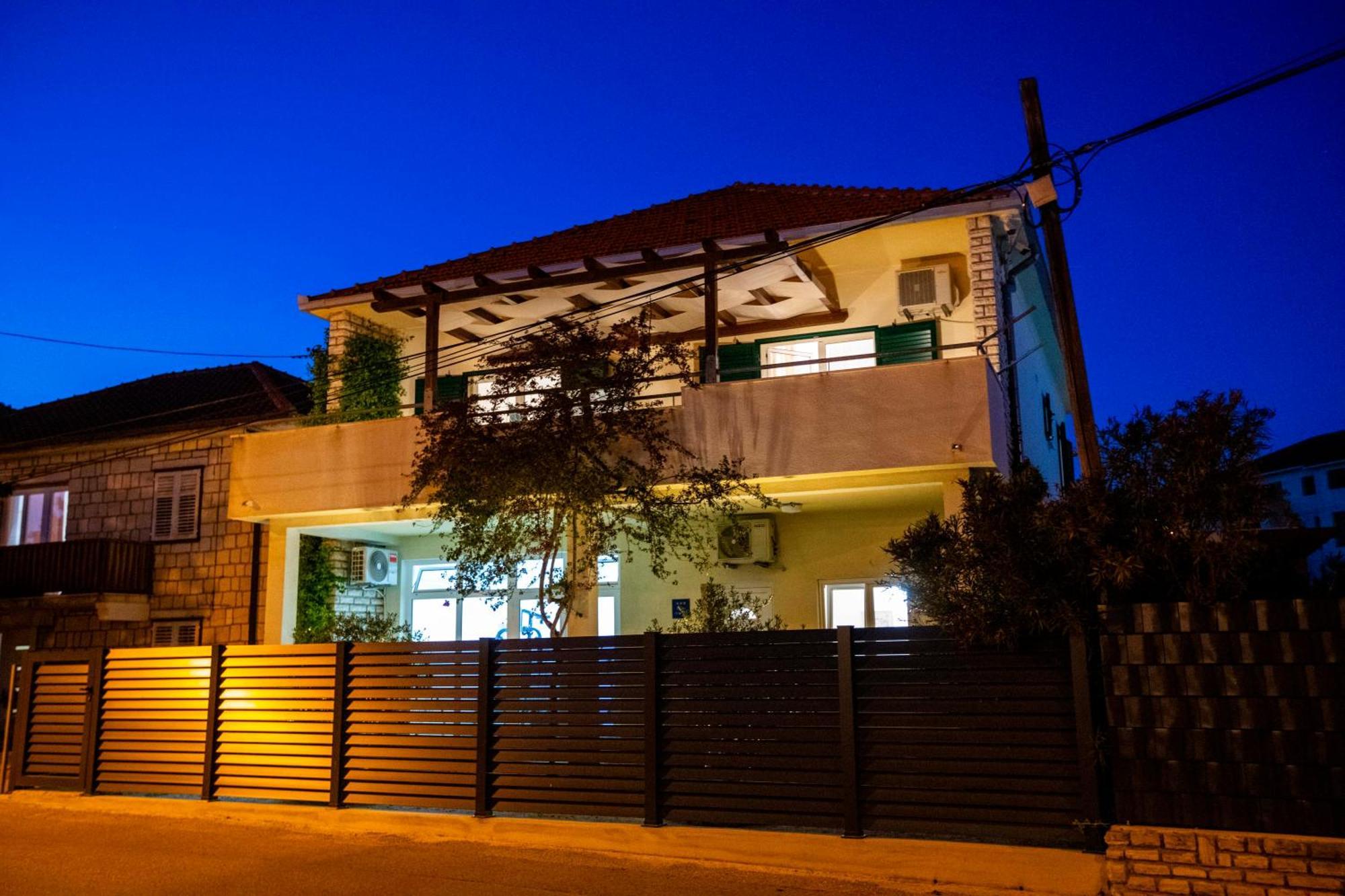 Apartment Laura Trogir Exterior photo