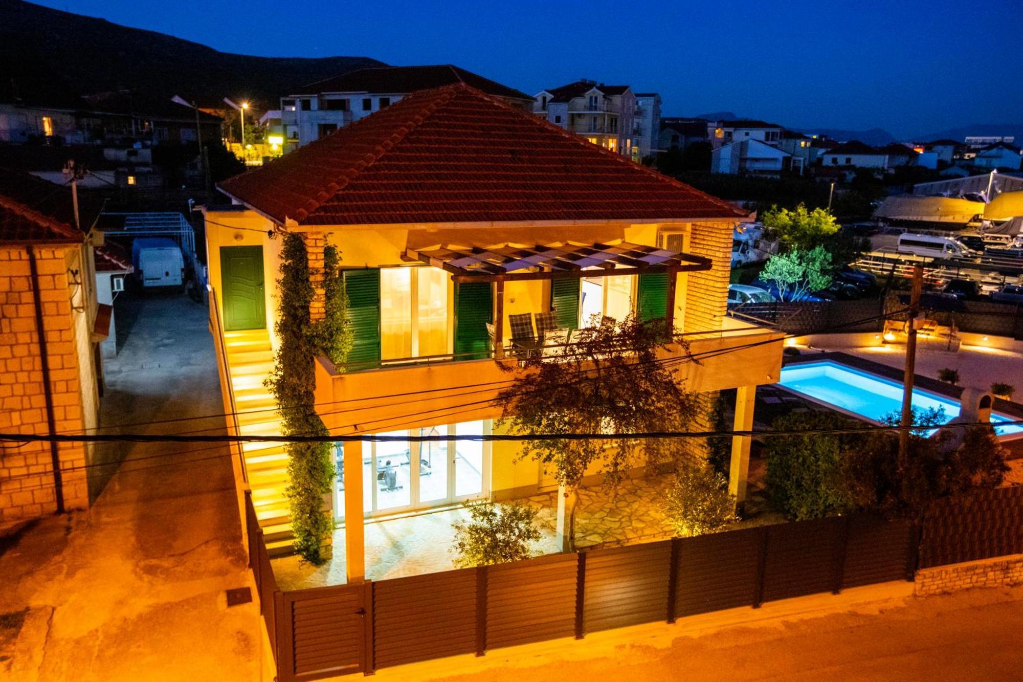 Apartment Laura Trogir Exterior photo
