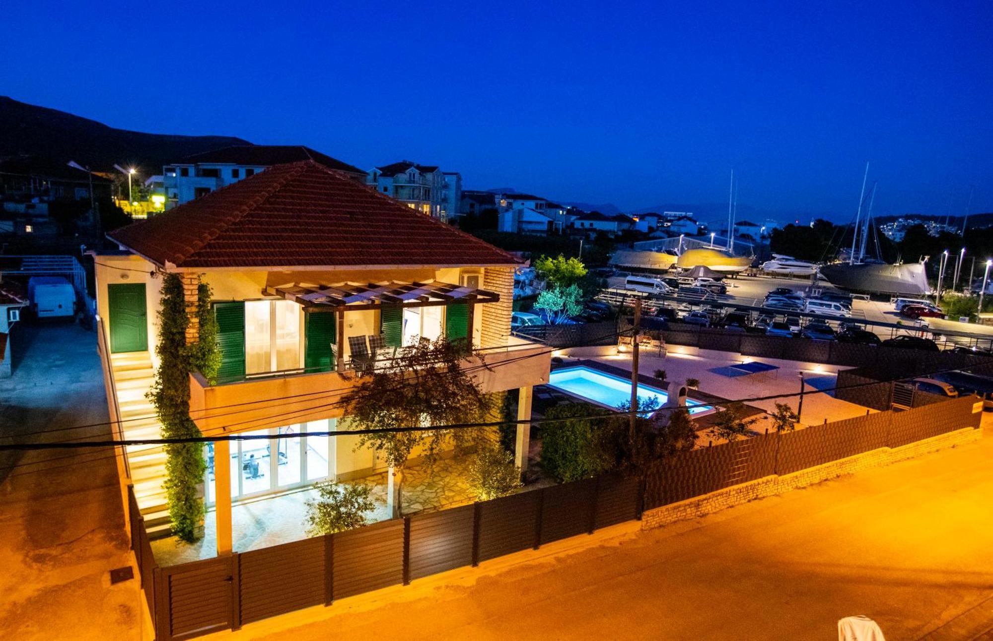 Apartment Laura Trogir Exterior photo