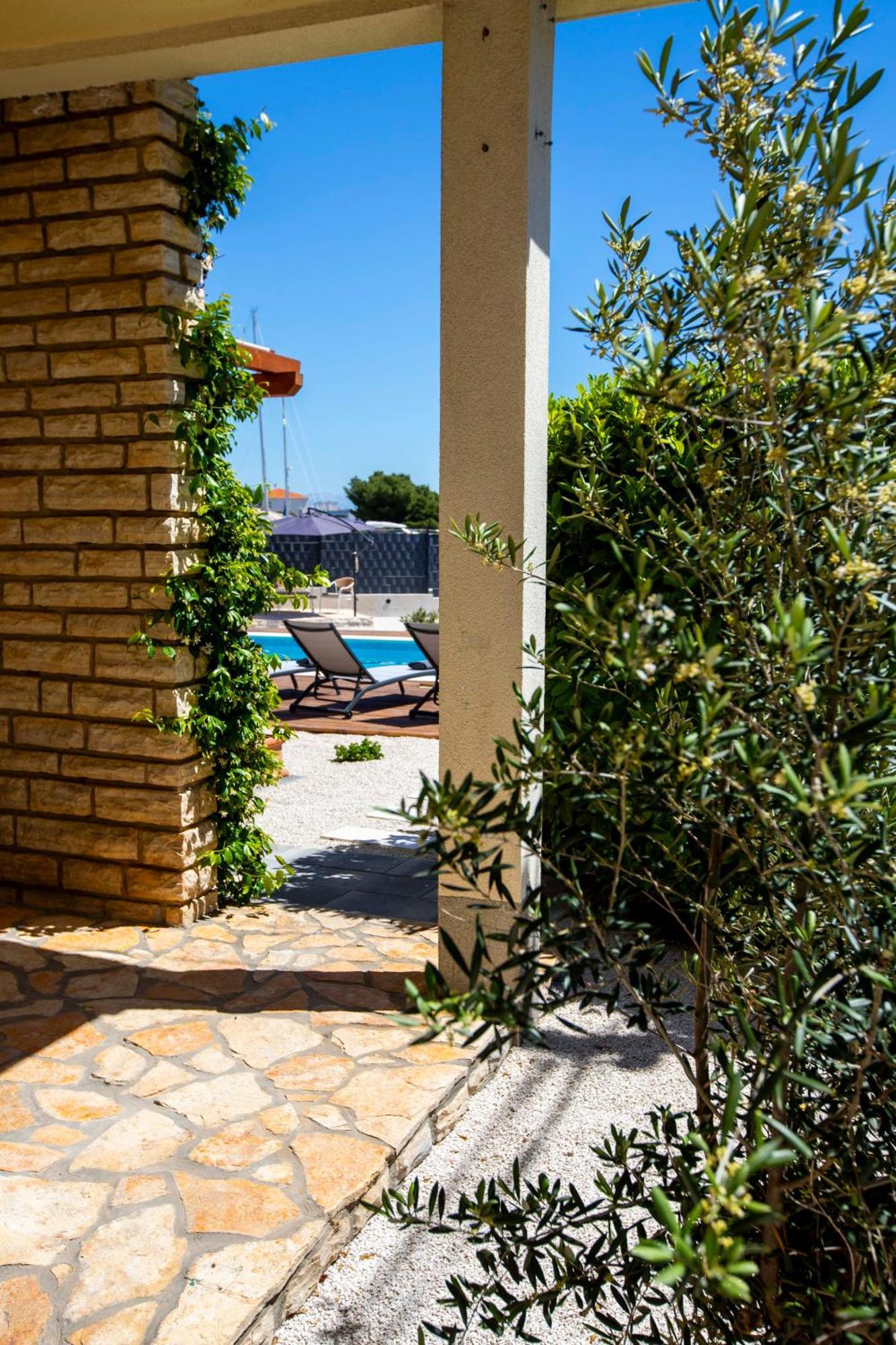 Apartment Laura Trogir Exterior photo